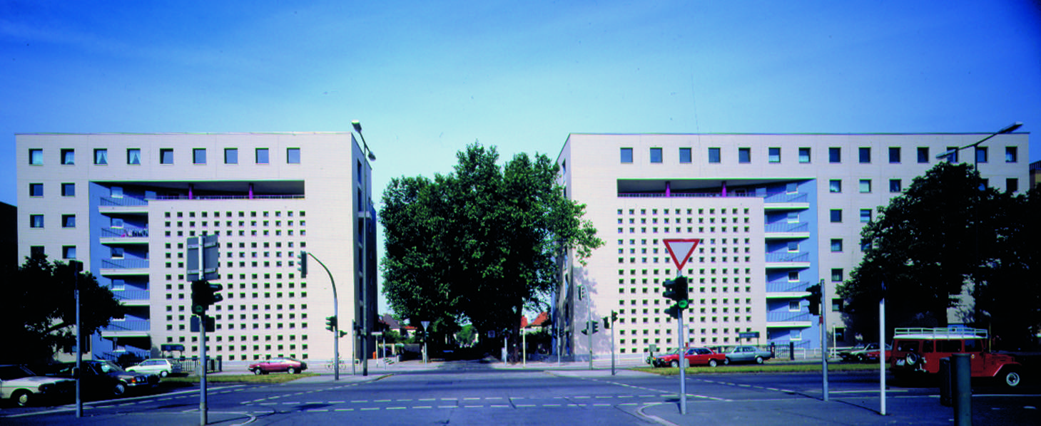 TEM Vorderfassade Lang